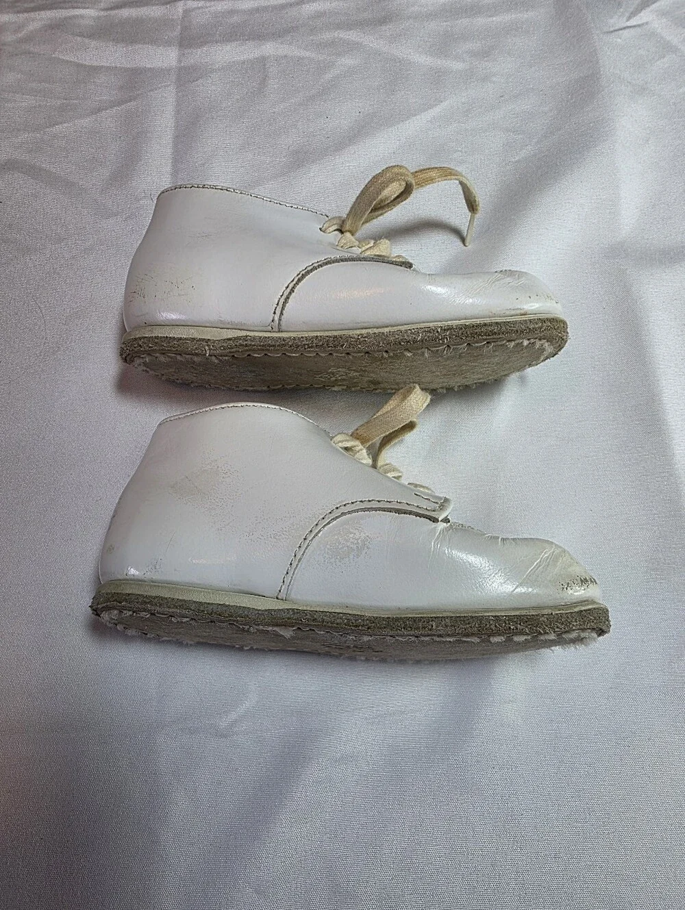 Vintage Stride Rite White Leather Walking Shoe 4 1/2 EE